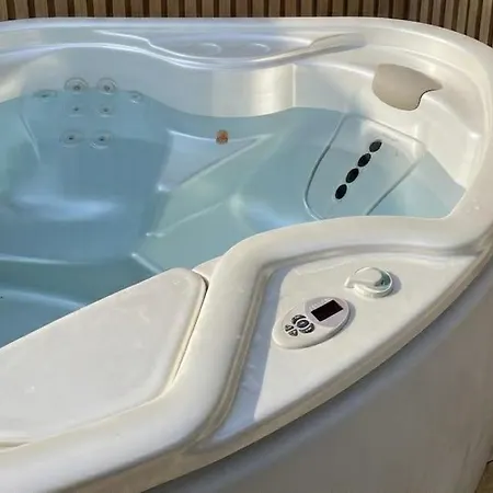 Hébergement de vacances De Charme Avec Jacuzzi, Piscine Et Accès Rivière *